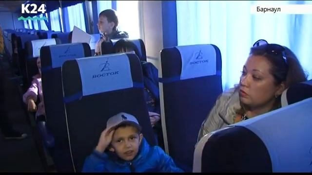 Экскурсию по вагонам поезда «Восток» провели для школьников в Барнауле смотреть онлайн