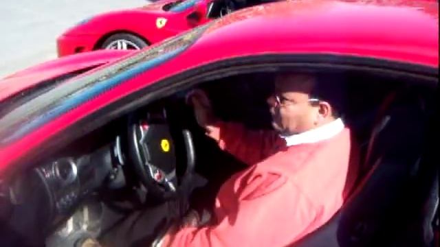 Alfonso probando un Ferrari en la Fabrica de Maranelo, Italia смотреть онлайн
