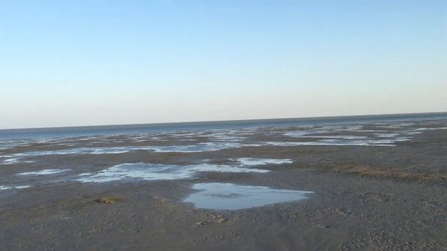 Берег Каспийского моря около деревни Жанбай смотреть онлайн