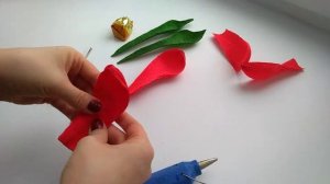 Тюльпан из гофрированной бумаги с конфетой внутри