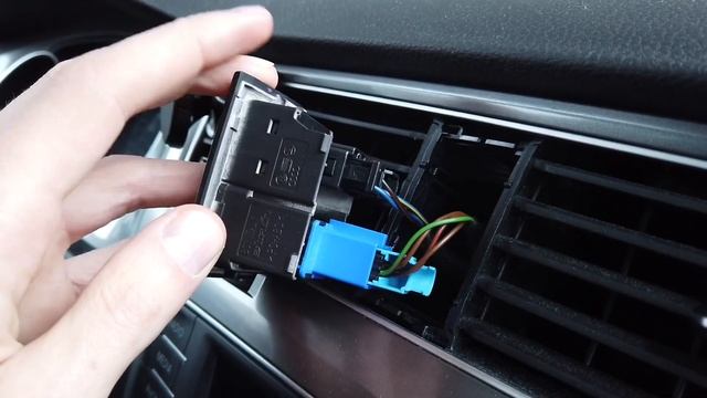 VW Golf MK7 (5G) remove hazard lights switch смотреть онлайн