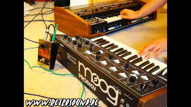 Moog Prodigy + Roland Jupiter-4 Synthesizer live jam смотреть онлайн