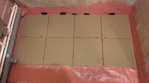 Гидроизоляция пола в ванной + Укладка плитки -КАК НЕ НАДО КЛАСТЬ ПЛИТКУ! Первый раз и сразу ошиблас