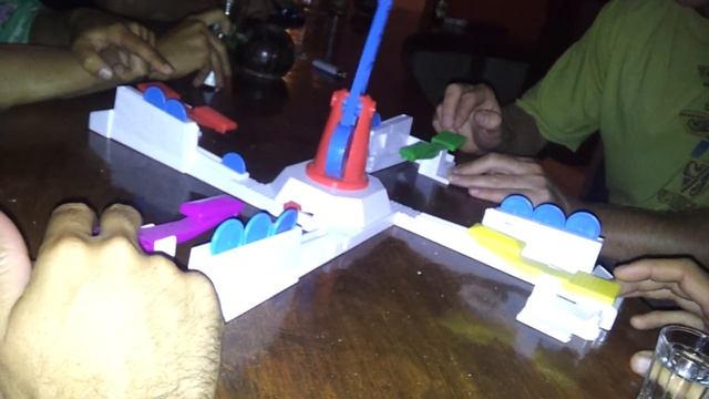 Looping Louie - the worst drinking game EVER!!! смотреть онлайн