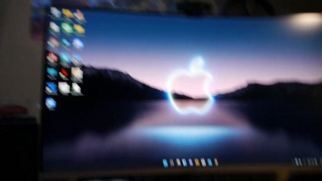 Samsung 32 inch monitor review + my desk setup with it. смотреть онлайн
