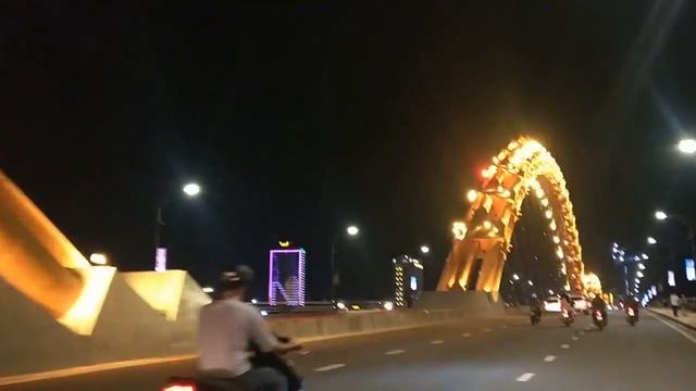 Мост Дракона в г. Дананг. Вьетнам. смотреть онлайн