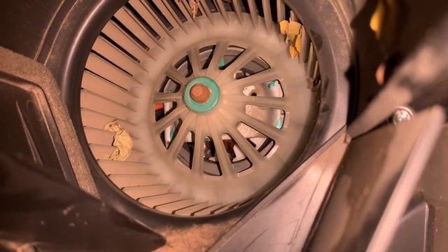 Renault Duster AC Motor Cleaning - AC Blower Noise Issue Solution смотреть онлайн