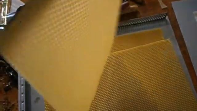 КАК ВЫРОВНИТЬ ДЕФОРМИРОВАННЫЕ ЛИСТЫ ВОЩИНЫ смотреть онлайн