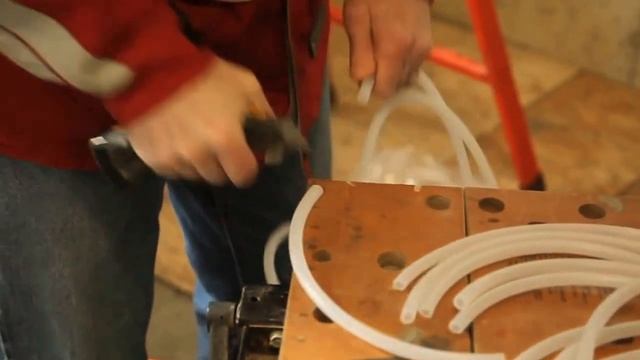 ЗАЛИВКА ПЕНОПОЛИУРЕТАНА В МЕЖСТЕНОВОЕ ПРОСТРАНСТВО СВОИМИ РУКАМИ .mp4 смотреть онлайн