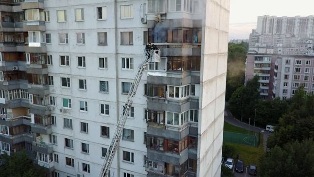 Ясенево. Пожар в доме Соловьиный проезд, 10 смотреть онлайн