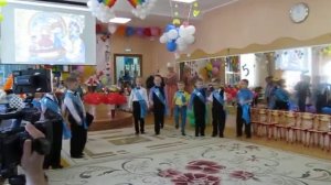 Вход на выпускной праздник в ДОУ.