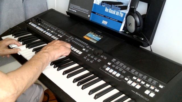 Games that lovers play (James Last) cover by Henry, Yamaha PSR SX600 смотреть онлайн