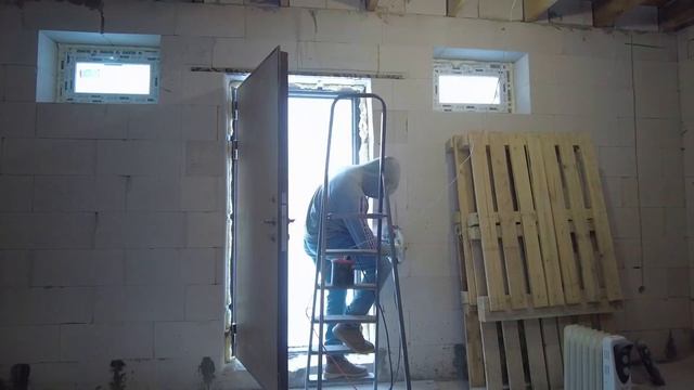 Электрика в частном доме своими руками. Отделка дома за 10к ч.4 смотреть онлайн