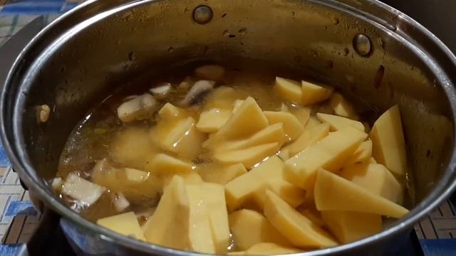 Тушеная картошка в молоке с грибами. Вкуснотища! смотреть онлайн