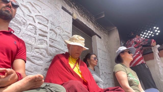 Ритрит в непале 2022 медитация о мире Тулку Цеванг Нгодруб Ринпоче. 5 мая 2022 смотреть онлайн