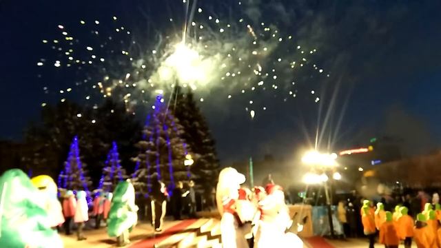 Красивейший салют в Костанае 18 декабря 2017 года смотреть онлайн