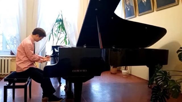 Солнечный Лев исполняет "Прелюдию" С. Баха смотреть онлайн