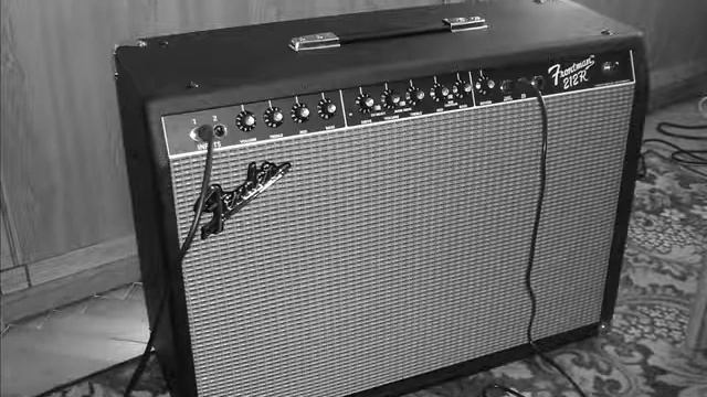 Fender Frontman 212 R prezentacja смотреть онлайн