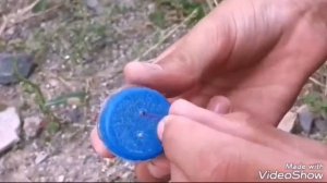 Как сделать жужжалку (из крышек)