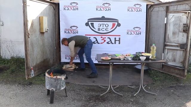 Жареный картофель с курицей и беконом в казане смотреть онлайн