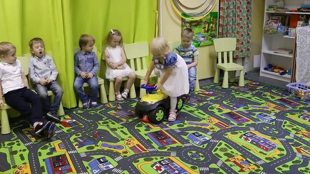 Осенний праздник 10 октября в детском садике "Страна Чудес". 2017 год смотреть онлайн