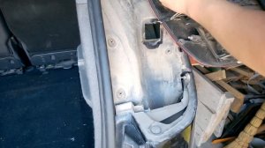 Замена лампочки заднего стопа Renault Scenic 2