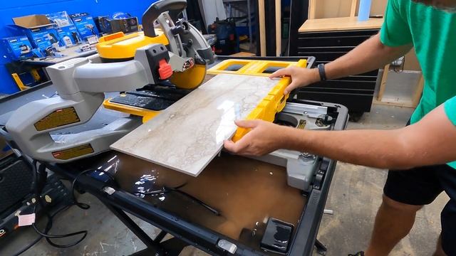 DeWALT HUGE Capacity Tile Saw смотреть онлайн