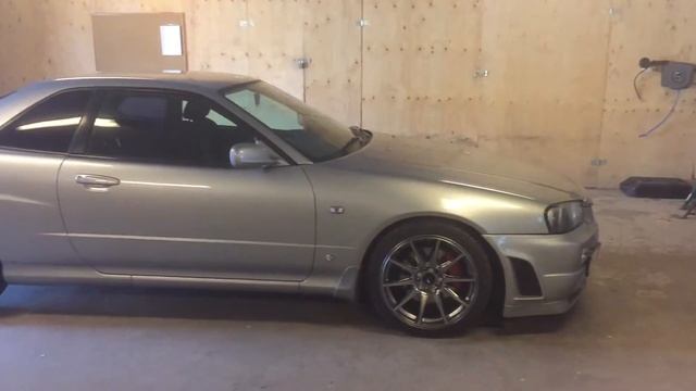 Sideview Nissan Skyline R34 GTT