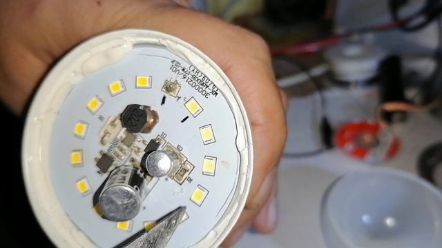 Быстрый ремонт диодной лампы. смотреть онлайн
