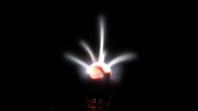 1 плазменный шар и тр Тесла смотреть онлайн