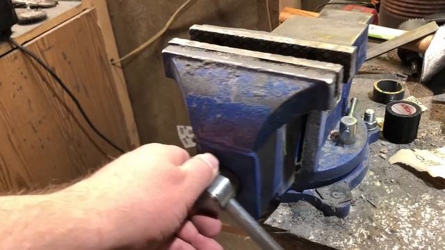 Best Bench Vice Under $100? (Harbor Freight 6 inch Bench Vice review) смотреть онлайн