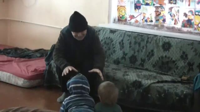 Причёсочки, фрикадельки, бой подушками и поделка космос в многодетной семье Секан 10 детей смотреть онлайн