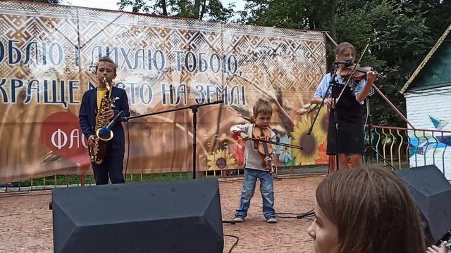 Обязательно смотреть детям, бабушкам.Удивительное трио.Такое редко можно увидеть. Мамам не смотреть смотреть онлайн