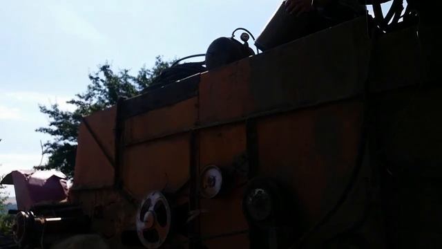 Комбайн Нива СК 5 продувка радиатора и воздушных фильтров смотреть онлайн