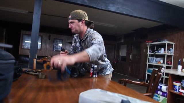 LakeForGuy, Hunting Trophy Bucks from the Ground, Bow Hunt for Big Pond Deer, SAM Primitive смотреть онлайн