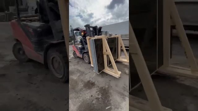 Слэбы зеленый гранит "Балтик Грин". Погрузка. Завод "Карельская гранитная компания." смотреть онлайн