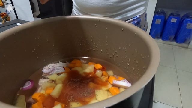 Unboxing Philips Multi pressure Cooker HD2139 | First Try Cooking Beef Caldereta смотреть онлайн
