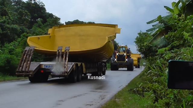 DETIK - DETIK MOBILISASI TRUK TAMBANG DAN WHEEL LOADER DIGUYUR HUJAN DERAS.. смотреть онлайн