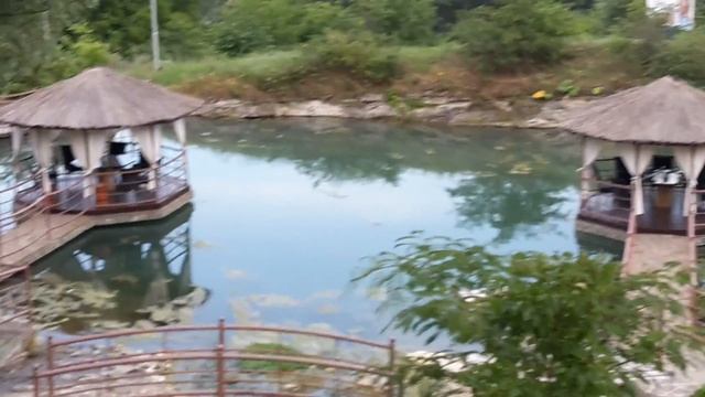 Парк Родник Белые лебеди Беседки для отдыха смотреть онлайн