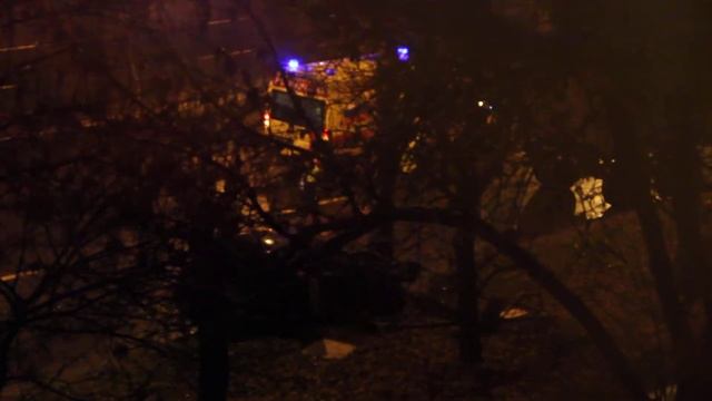 Ночью на улице Карпинского легковушка влетела в столб смотреть онлайн