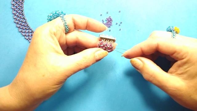 Крепим замочек на три нити к колье #бисероплетение смотреть онлайн