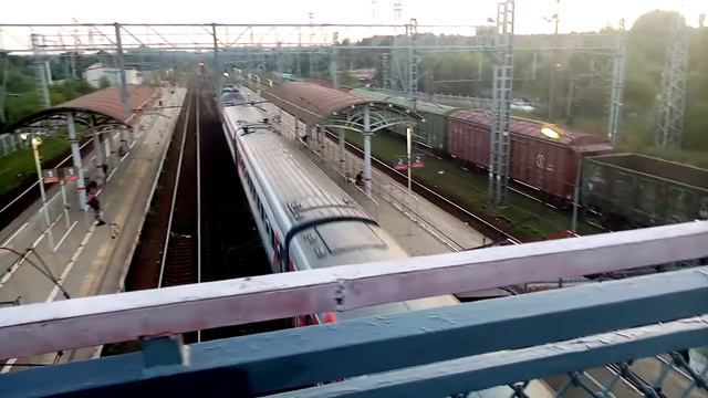 Эп2к с поездом Челябинск Санкт-Петербург на ст.Фрязево смотреть онлайн