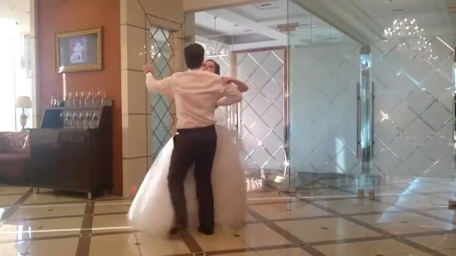 Трогательный свадебный танец под песню группы Scorpions смотреть онлайн