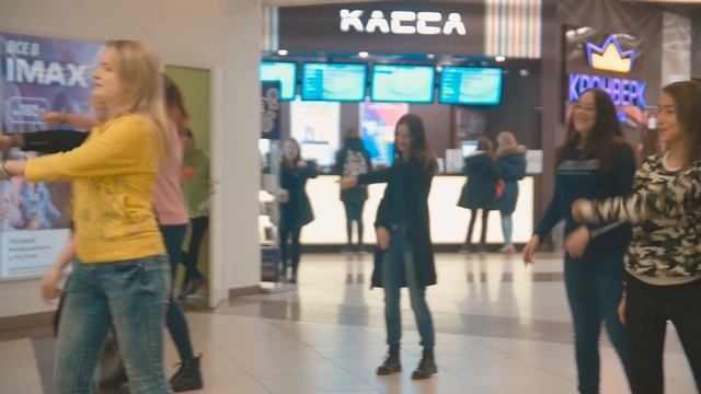 Парень сделал предложение. Флешмоб. Необычное предложение. Выходи за меня.Оригинальное предложение. смотреть онлайн