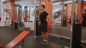 35 сведение на грудные с нижних блоков в кроссовере с акцентом на нижнюю часть грудной мыщцы