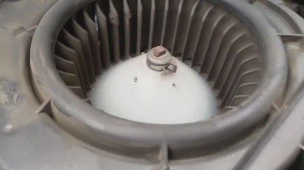 Снятие и очистка вентилятора печки Audi A6 C6