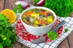 КАК ПРИГОТОВИТЬ РЫБНЫЙ СУП ИЗ КОНСЕРВОВ С ПШЕНОМ