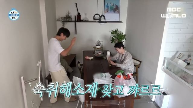 [C.C.] KEY & MINHO are suffering from a painful hangover? #SHINEE #KEY #MINHO смотреть онлайн