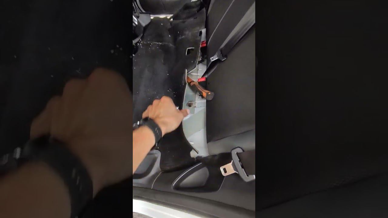 Как поменять бензонасос Ford Focus 3 за пять минут. Никогда так не делайте. смотреть онлайн