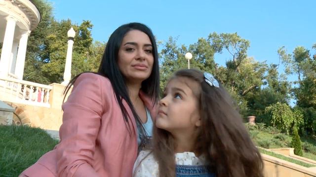 Камелия Cалогуб и ее успех в два года (ЛИЦА УЛИЦ) смотреть онлайн
